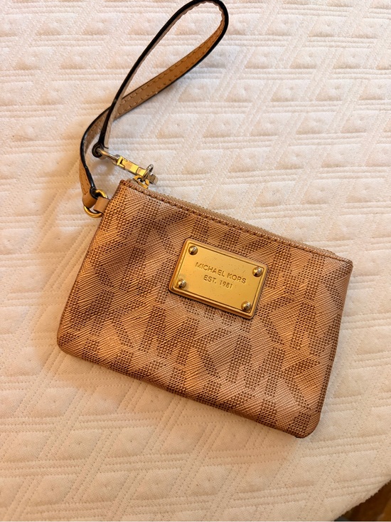 Michael Kors Handbags - Michael Kors Brown Tan Signature Wristlet Pouch with Gold Plate